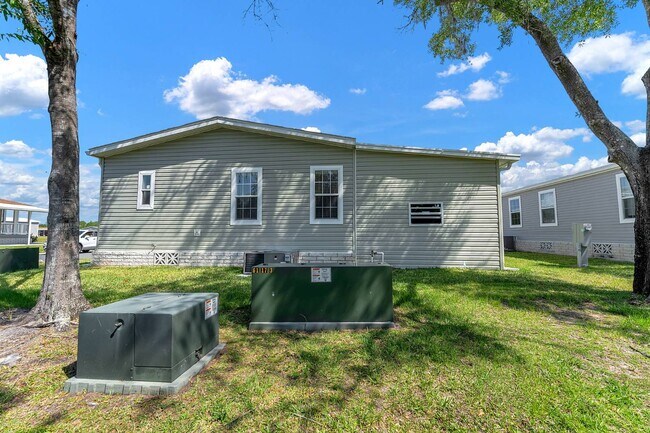 Foto del edificio - 3269 Walden Shores Blvd
