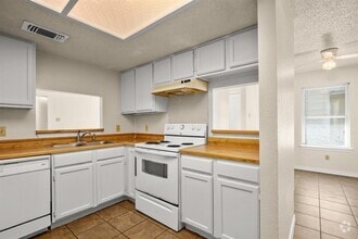 Building Photo - 13309 Saddlebrook Trail
