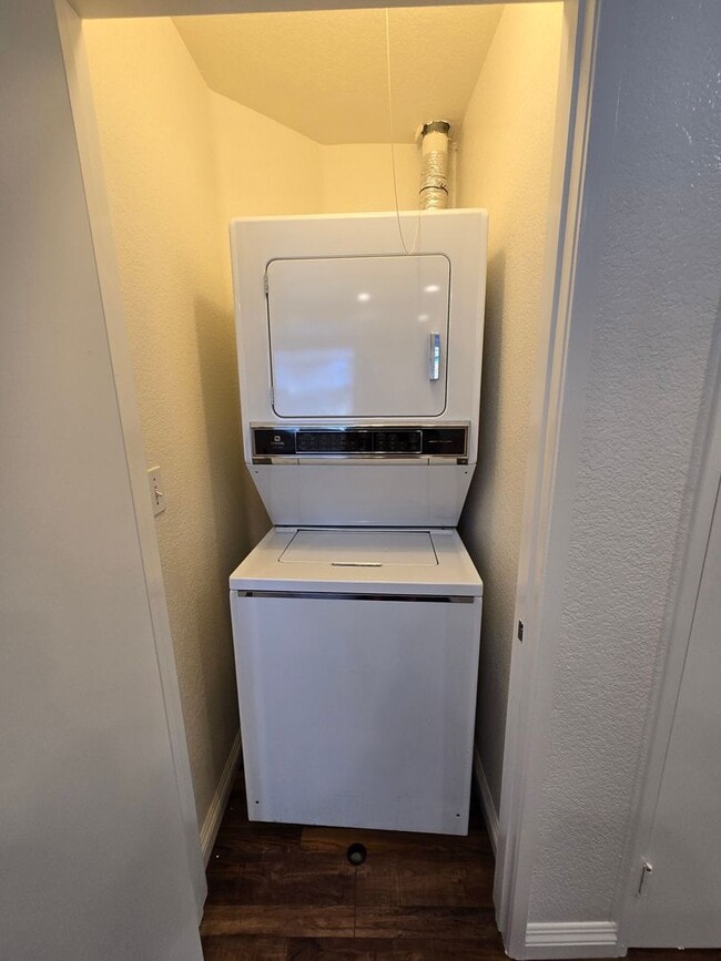 Building Photo - Upgraded 1 bed/ 1 bath Condo in East Orang...