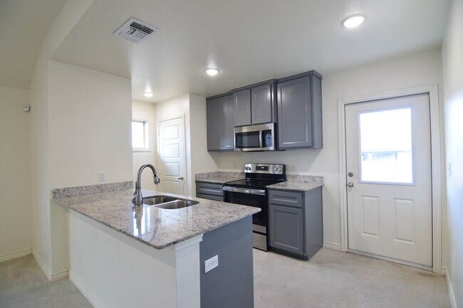 Building Photo - 918 Cilantro Rd