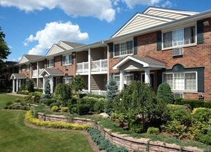 Building Photo - 399 Great East Neck Rd