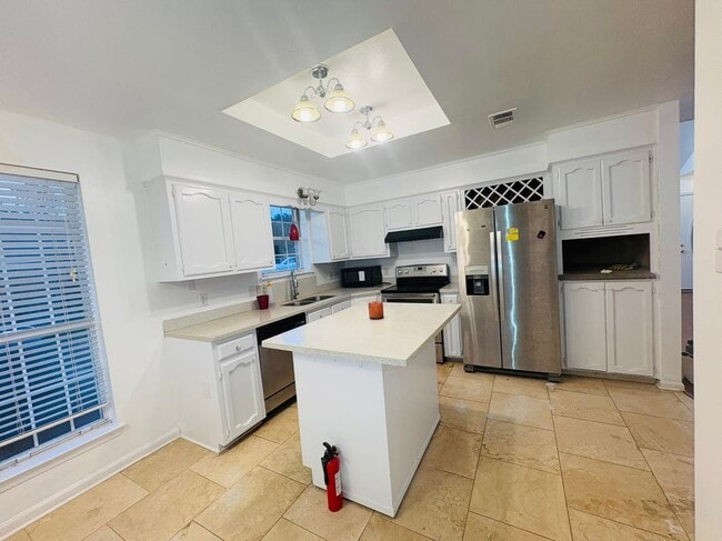 Building Photo - 14244 Teewood Ct