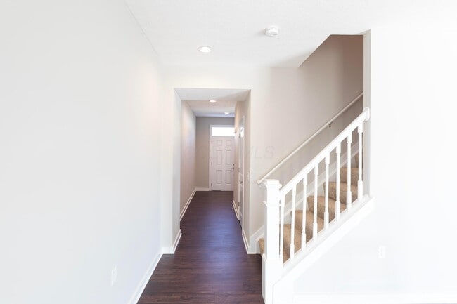 Building Photo - 297 Lenell Lp