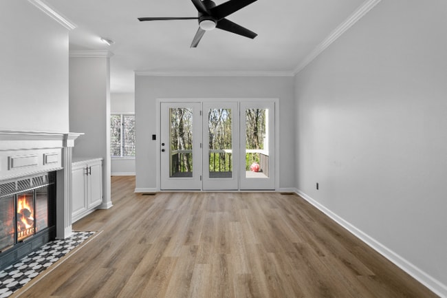 Building Photo - 312 Treetop Dr SE