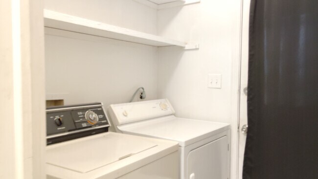 Foto del edificio - 755 Burcale Rd