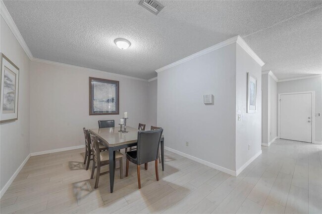 Building Photo - 4022 Breakwood Dr