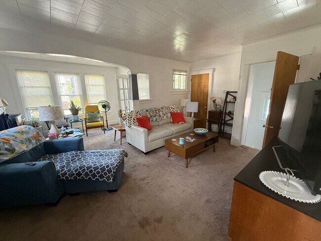 Foto del edificio - 1547 McFarland Rd