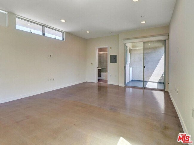 Foto del edificio - 12114 Idaho Ave