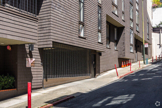 Alt. Exterior - Nob Hill Court