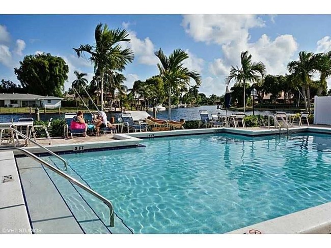 Building Photo - 170 Cypress Club Dr