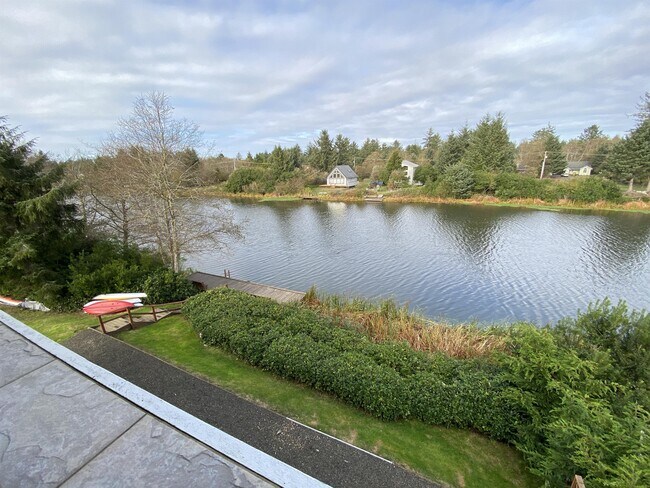 Foto del edificio - 978 Point Brown Ave SE