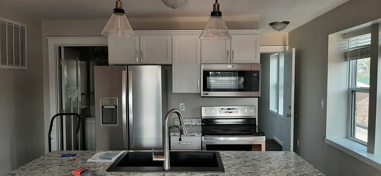 Kitchen - 76 Main Ave