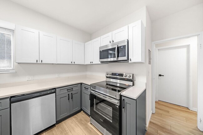 Foto del edificio - 18997 Hilliard Blvd