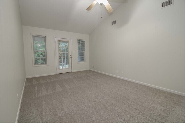 Foto del edificio - 299-F3 Raleigh Drive