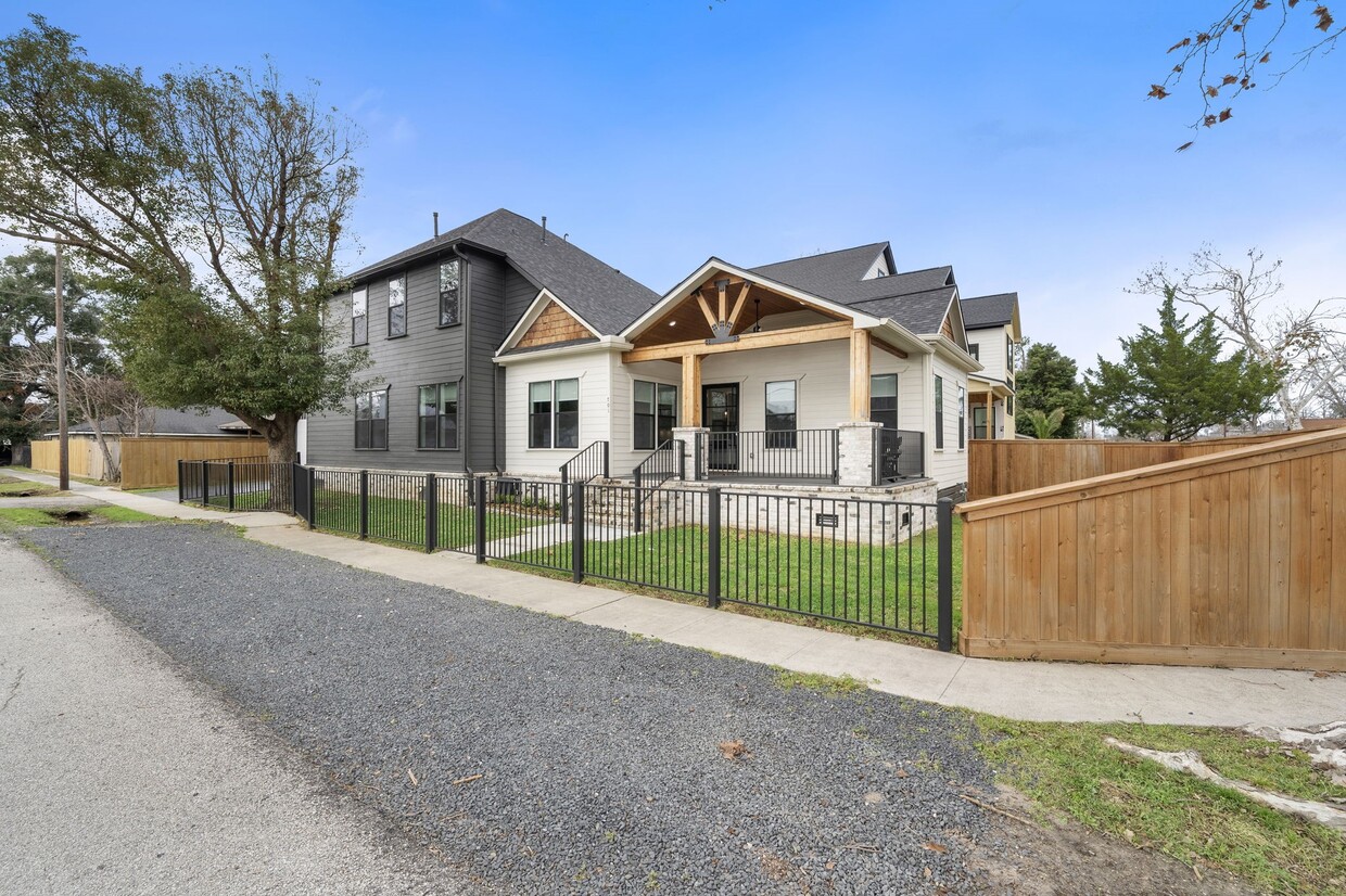 Primary Photo - 701 Archer St