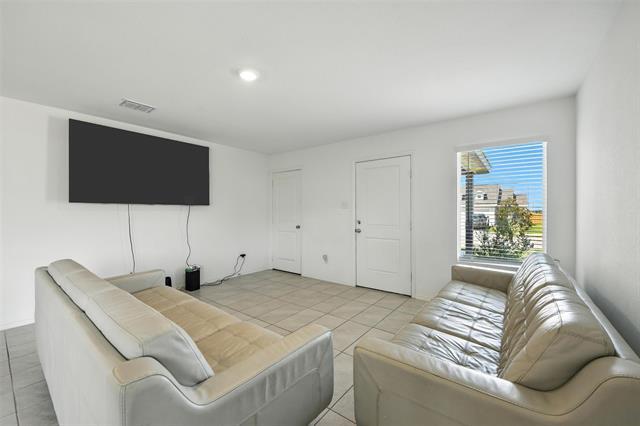 Foto del edificio - 9788 Skyhawk Ave