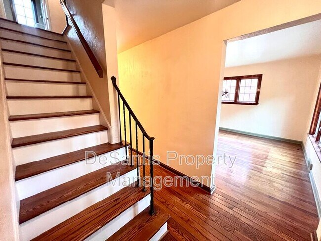 Building Photo - 794 Chalmers Pl