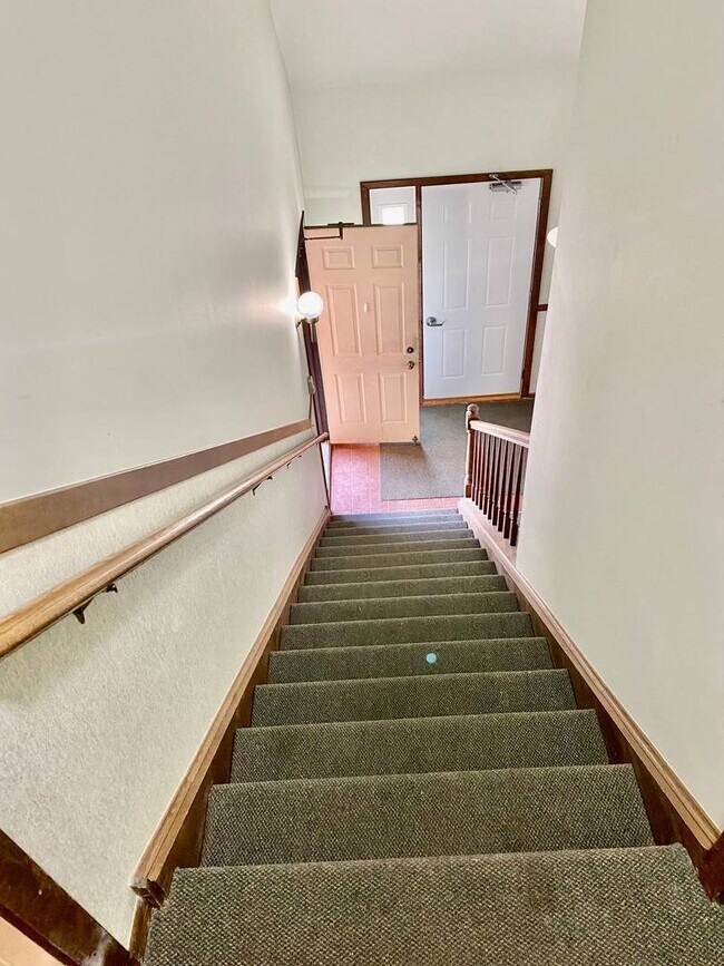 Foto del edificio - 1663 N Belmont Ct