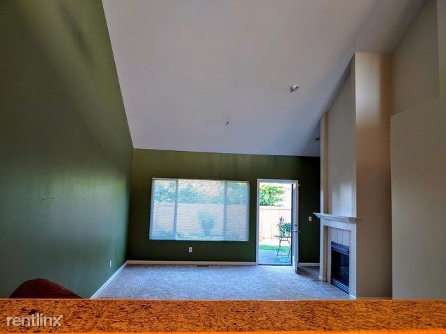 Building Photo - 2 br, 2.5 bath Condo - 5909 panarama Dr S E