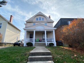 Building Photo - 325 E 19th Ave