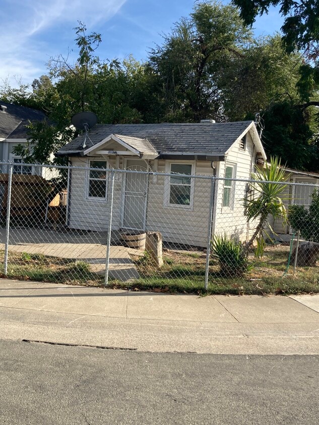 Building Photo - 2958 Belden St