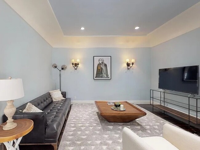 Building Photo - 216 S Orange Dr