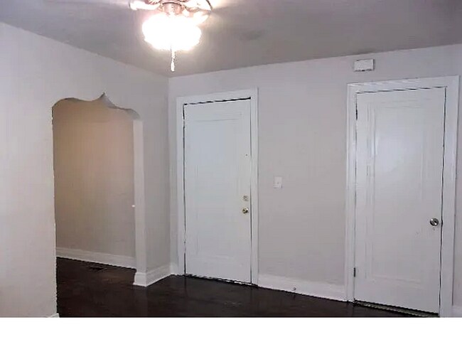 Foto del edificio - Charming Gatewood Apartment | Walk to the Plaza District