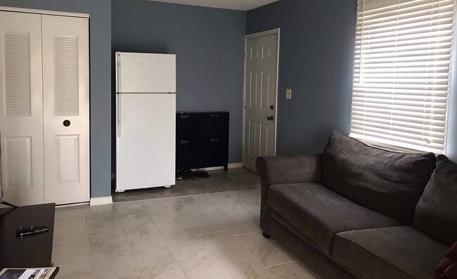 Building Photo - 1662 E Swan Cir