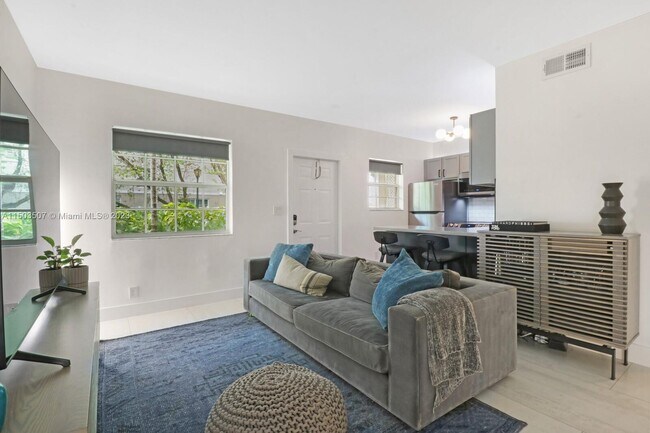 Building Photo - 2660 NE 8th Ave