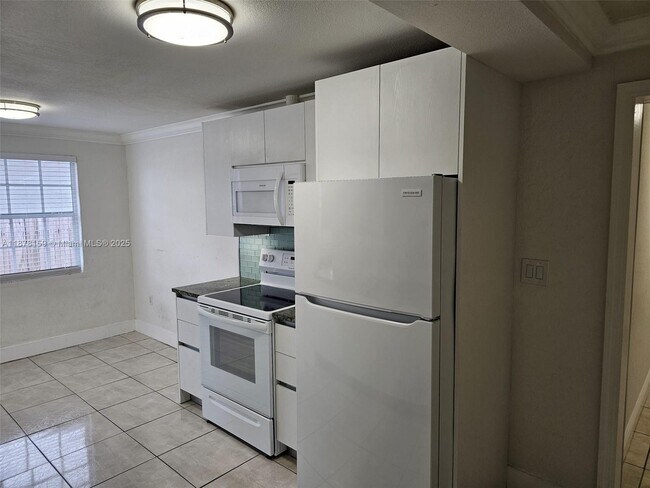 Foto del edificio - 651 SW 66th Ave