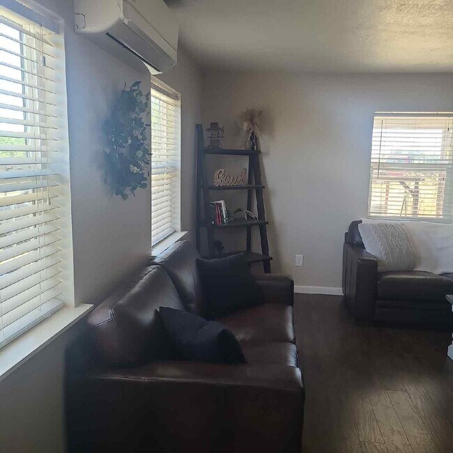 Building Photo - Charming 2 Bedroom 1 Bath Country Home!!!