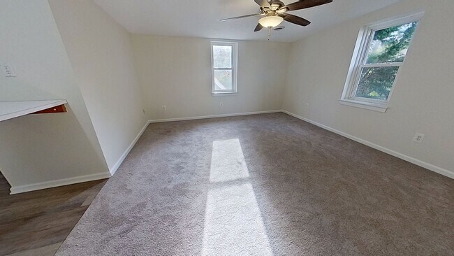 Foto del edificio - Newly Remodeled 2-Bedroom Second-Floor Apartment