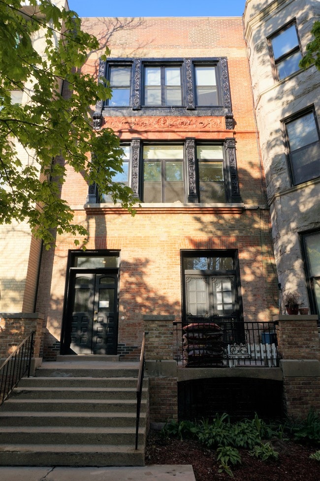 Building Photo - 2719 N Pine Grove Ave