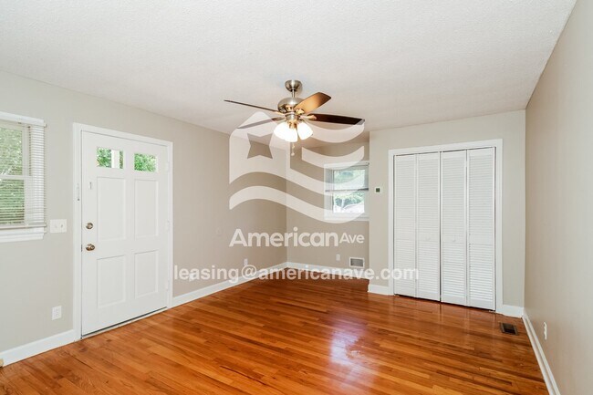 Building Photo - 1212 Pinehurst Dr