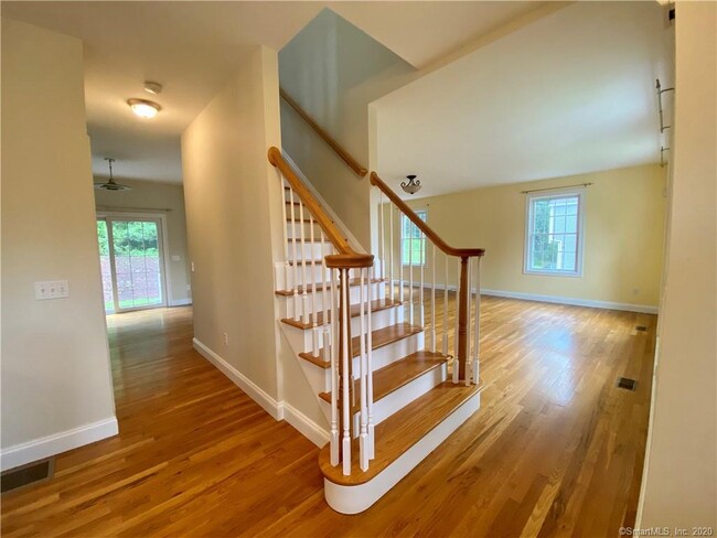 Building Photo - 5 Lillinonah Dr