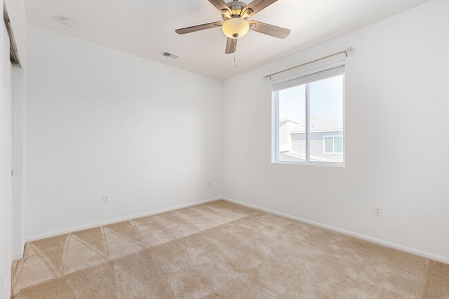 Foto del edificio - 5319 Warrior St