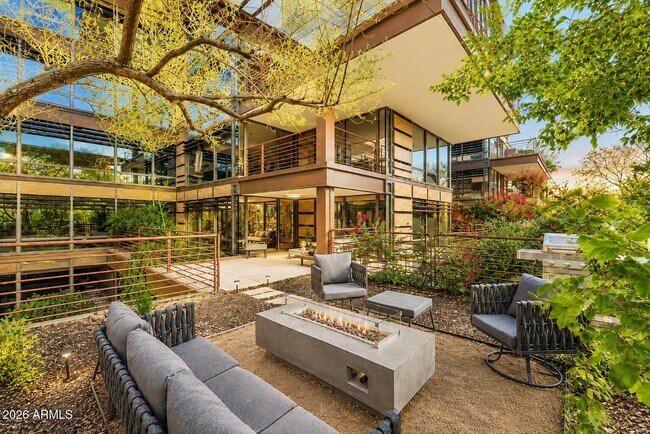 Foto del edificio - 7161 E Rancho Vista Dr