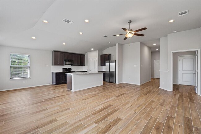 Foto del edificio - 8607 Blue Sky Ln