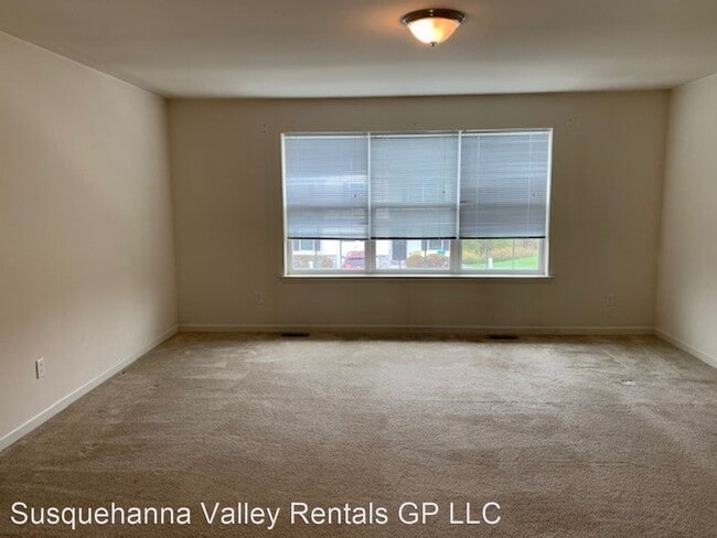 Building Photo - 3 br, 2.5 bath House - 2439 Newtown Dr