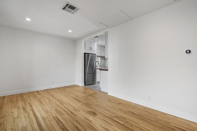 Building Photo - 654 Ozone St, Santa Monica, CA 90405