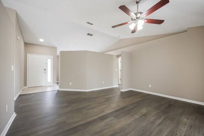 Building Photo - 525 Oak Branch Cir