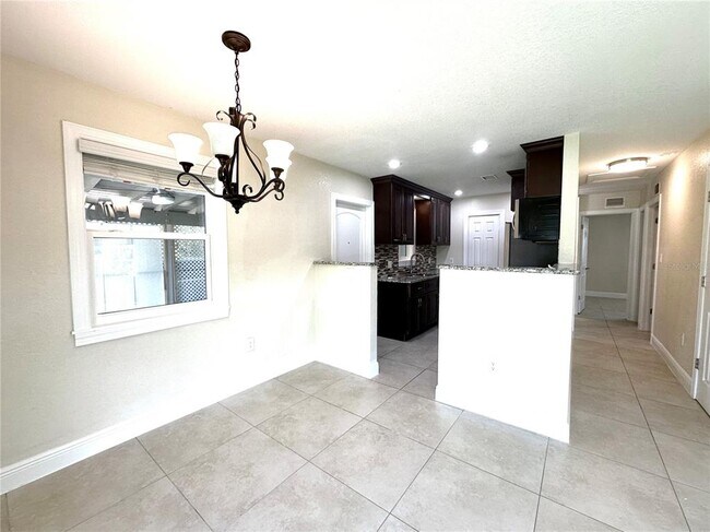 Foto del edificio - 21402 Meehan Ave