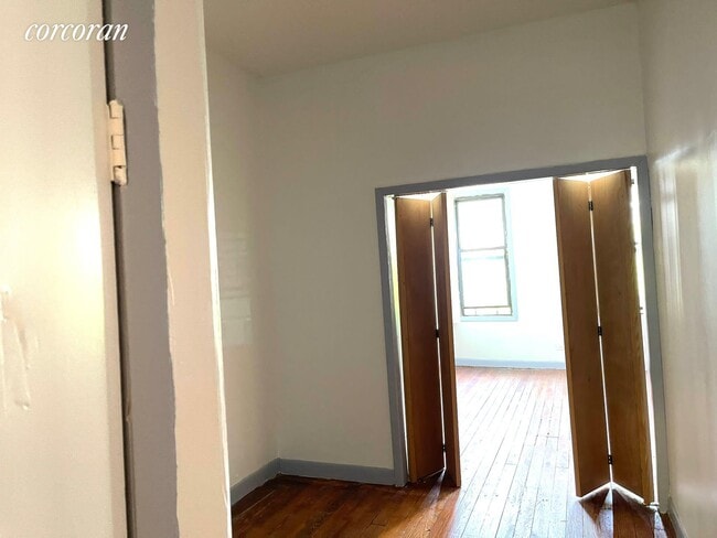 Building Photo - 296 Troutman St