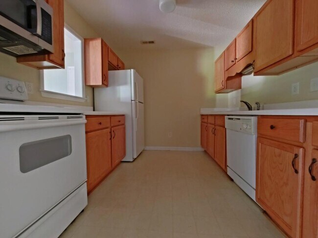 Building Photo - 905 Hanahan Ct