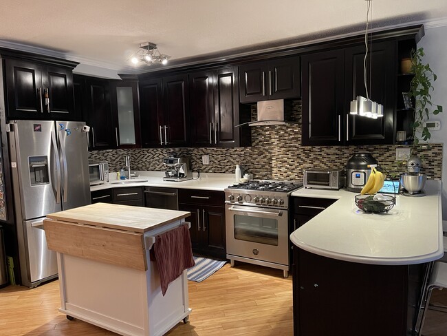 Kitchen - 587 Lexington Ave