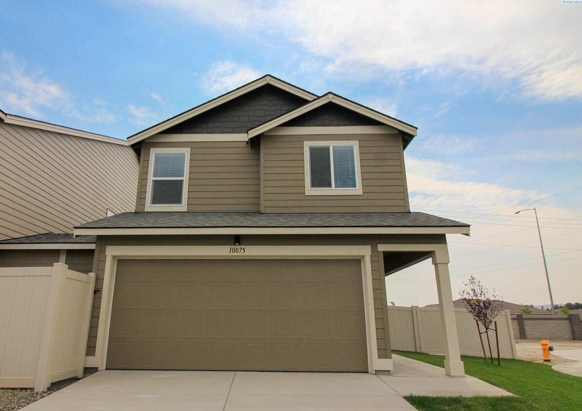 Primary Photo - 3 Bed, 2.5 Bath House in Kennewick