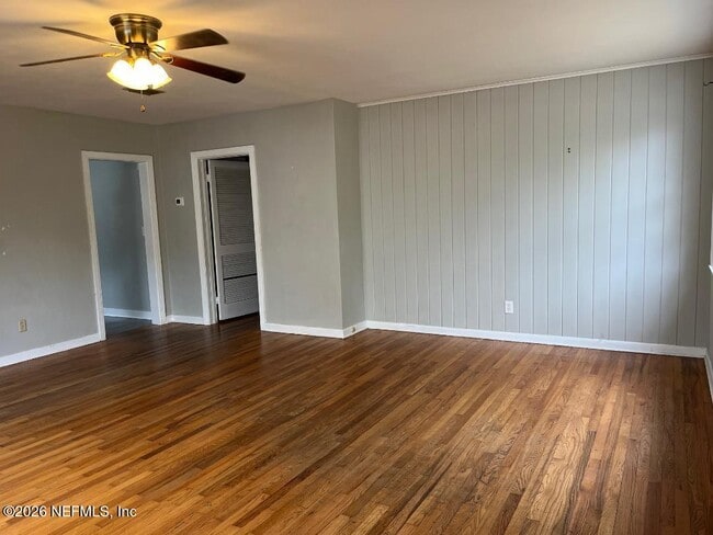 Building Photo - 1337 Menna St