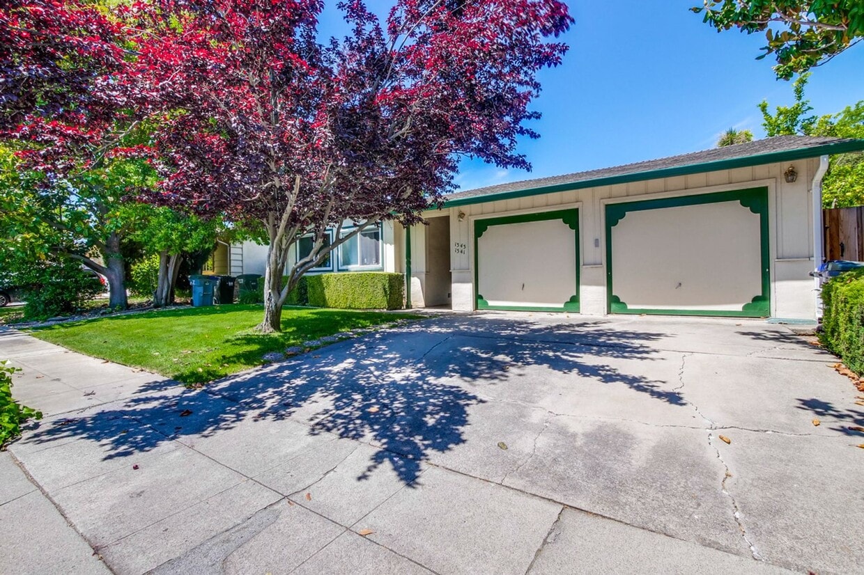 1341-1343 Kingfisher Way - 1341-1343 Kingfisher Way