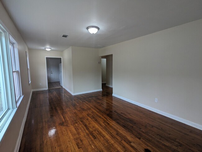 Foto del edificio - 2281 Carey Dr SE