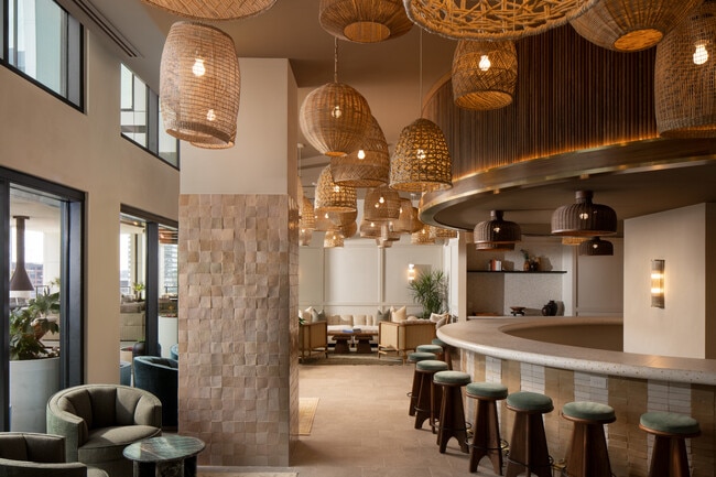 Building Photo - Emmi Midtown